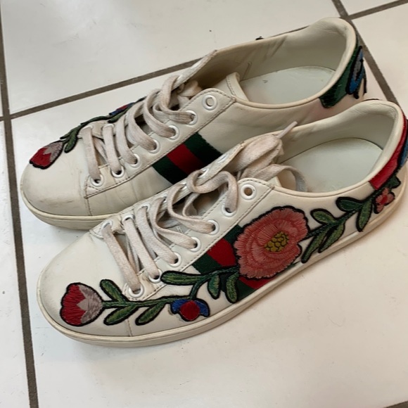 Gucci Shoes - Gucci flower sneakers